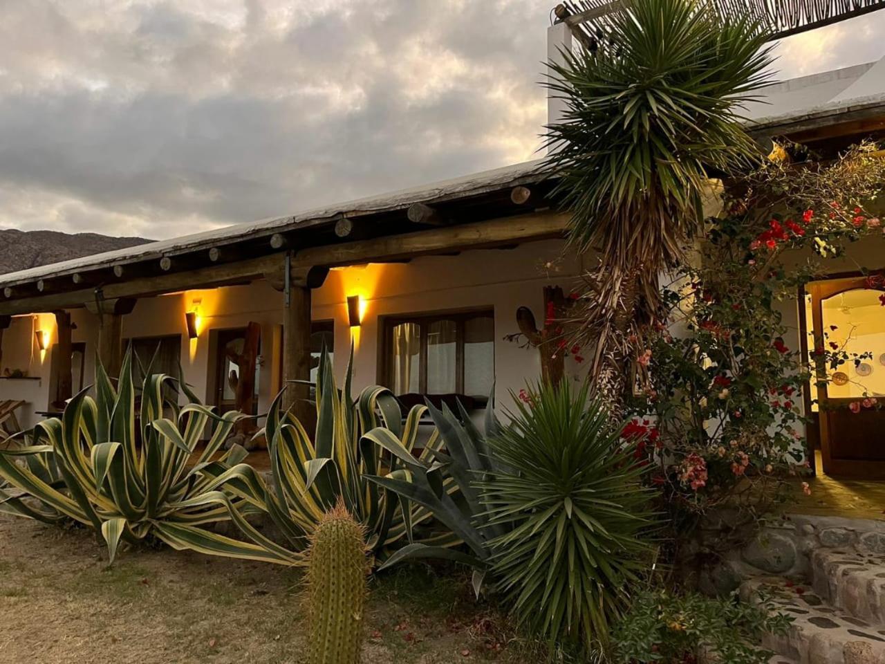 Hotel Texas Cafayate Esterno foto